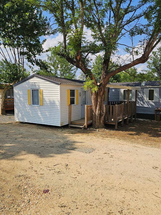 Camping pour 4 personnes, avec Terrasse et Piscine