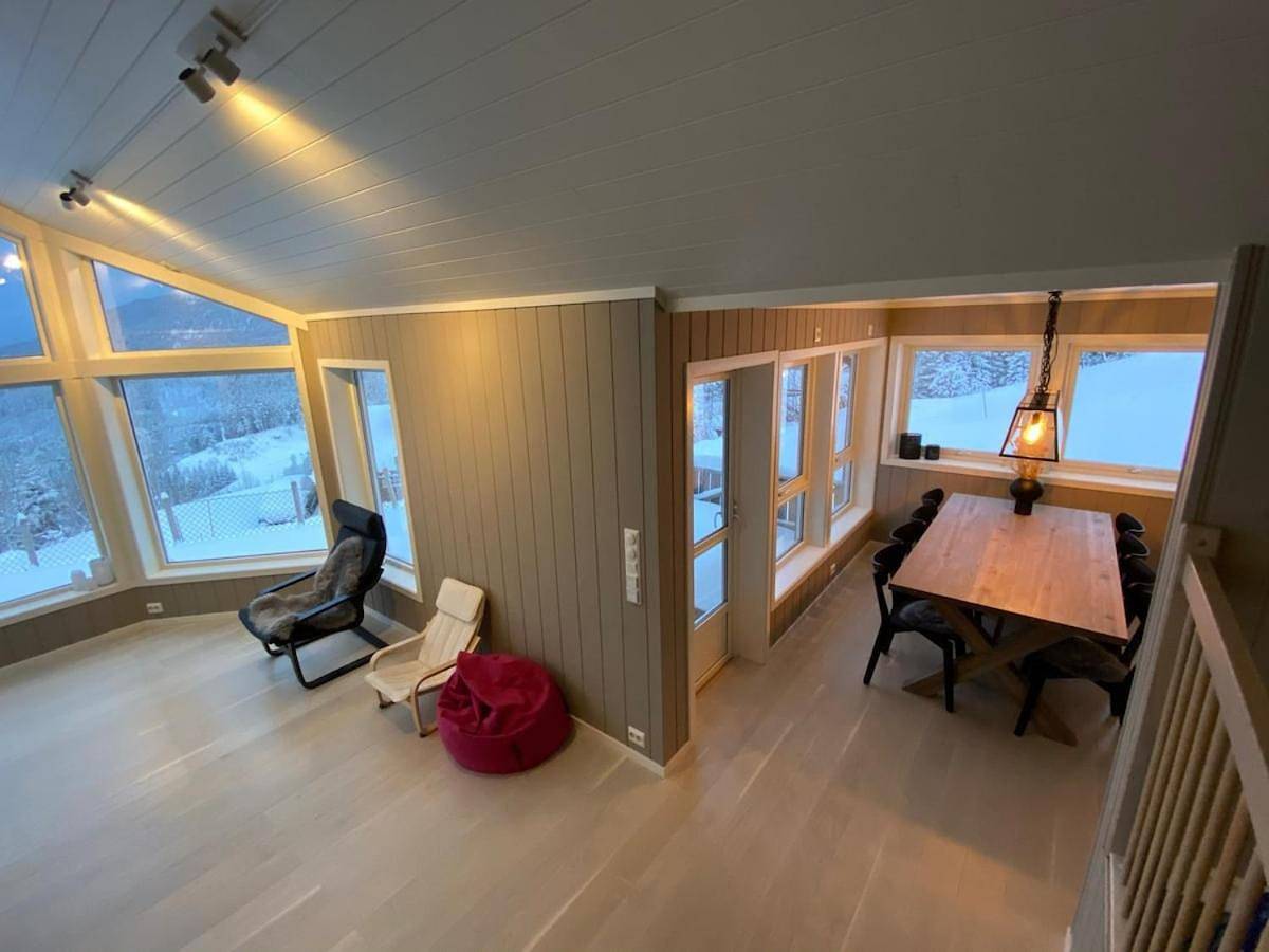 High standard, large cabin with amazing view in Stryn 