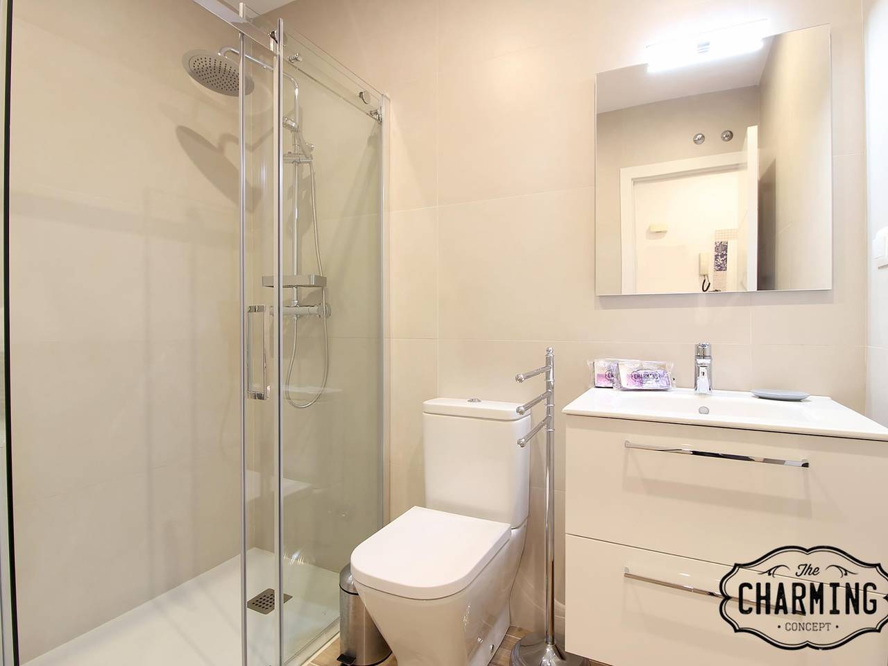 Entire studio, Charming Puerta del Sol in Centro (Madrid), Madrid