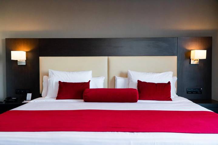 Hotel für 2 Personen, mit Ausblick und Terrasse sowie Kinderpool und Pool - 1