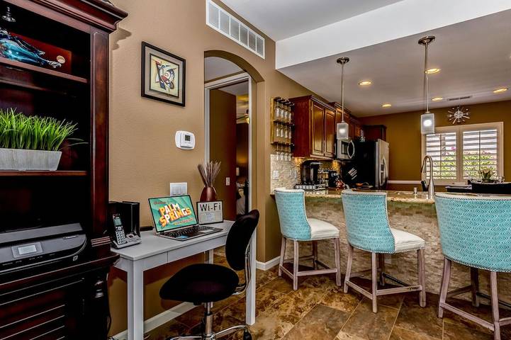 Vacation rental for 6 people, with hot tub and yard as well as sauna and pool in Cathedral City