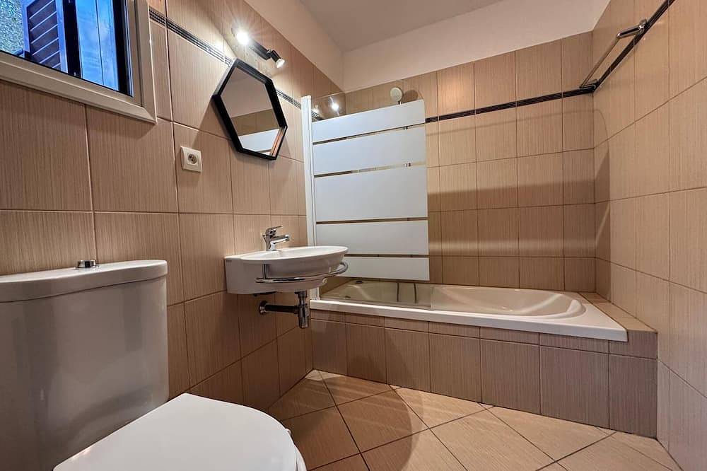 Ganze Wohnung, Apartment T3 Duplex, Residence with swimming pool, Lozari beach and shops. in Palasca, Calvi und Umgebung