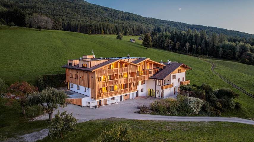 Vakantieappartement voor 5 personen, with whirlpool and sauna as well as tuin in Brixen