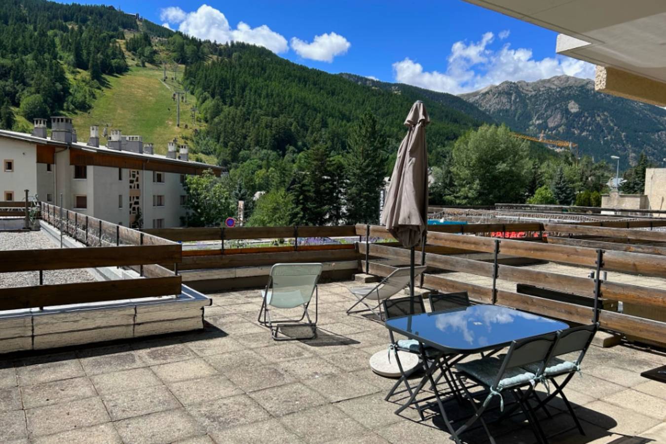 Studio entier, Appt Montagnard Avec Terrasse  in Saint-Chaffrey, Serre Chevalier
