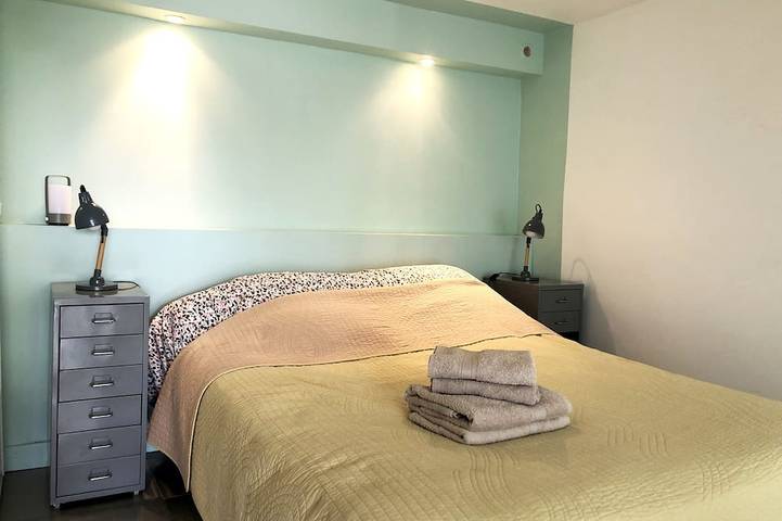Ganze Wohnung, Cassis Großes Studio, Terrasse, Dorf und Strand zu Fuß, privater Parkplatz in der Provence in Cassis, Nationalpark Calanques