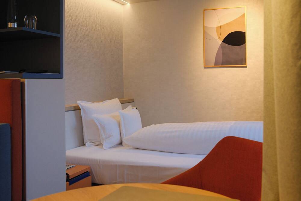 Entire apartment, Smart studio apartment with kitchen, daylight bathroom and cozy bed in Bad Wörishofen, Bavarian Swabia