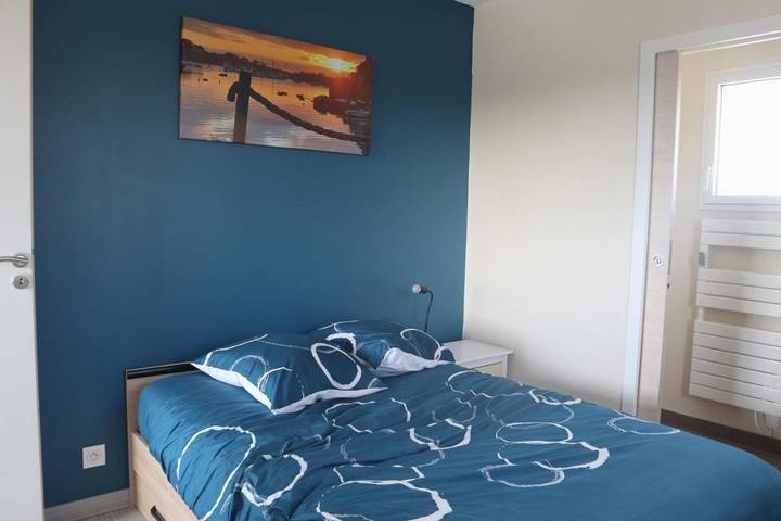 Location de vacances pour 8 personnes, avec Terrasse ainsi que Jardin et Vue à Lanildut - 2