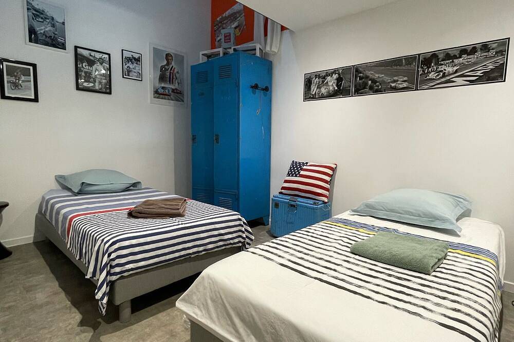 In der Loft Garage mit Schwimmbad in Bizanet, Mittelmeerküste (Frankreich)