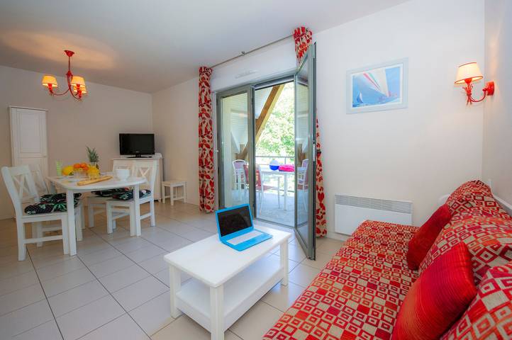 Ferienwohnung für 6 Personen, mit Sauna und Pool sowie Balkon, mit Haustier