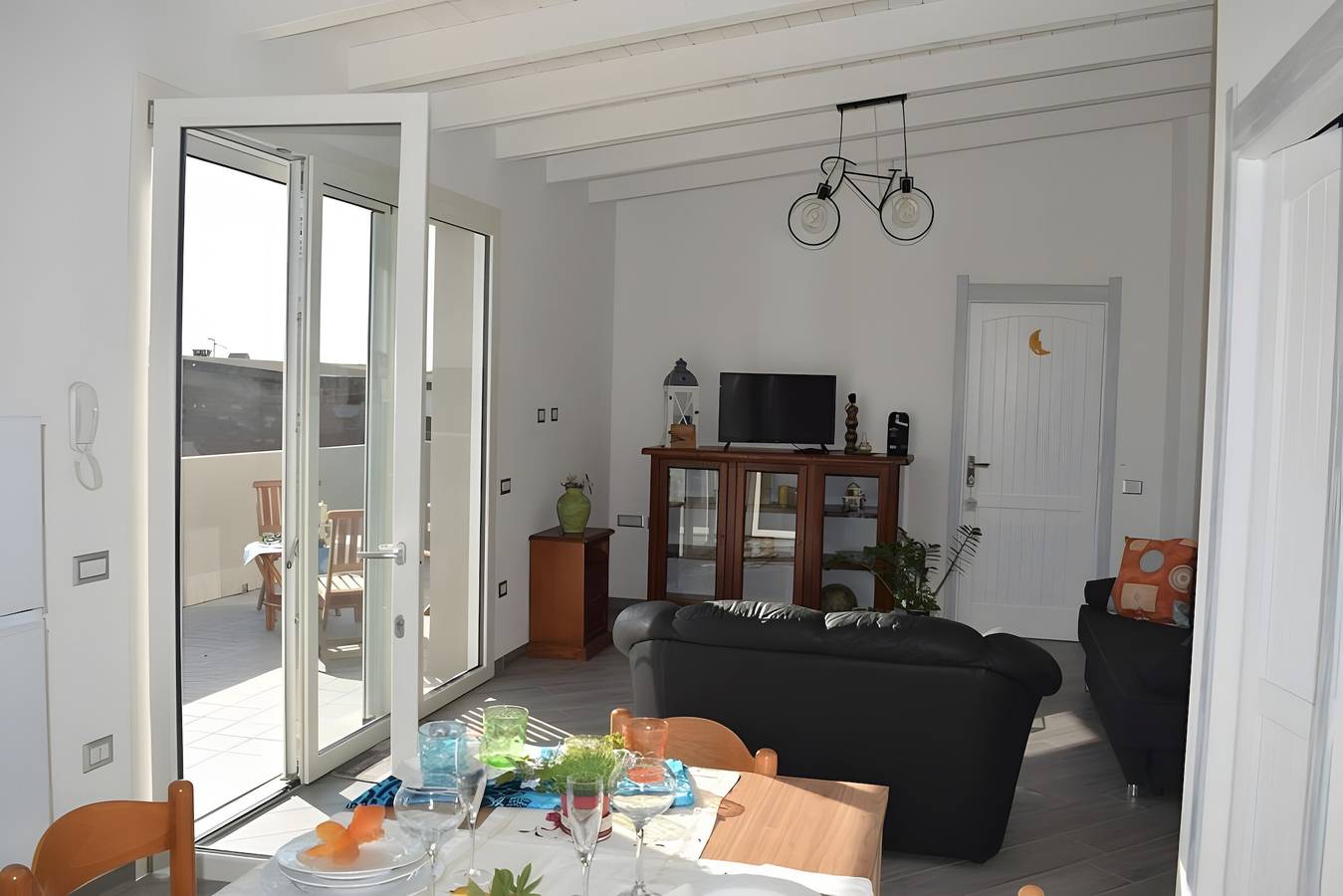 Casa Vacacional 'Moon' con Terraza Privada y Aire Acondicionado in Quartu Sant'Elena, Campidano