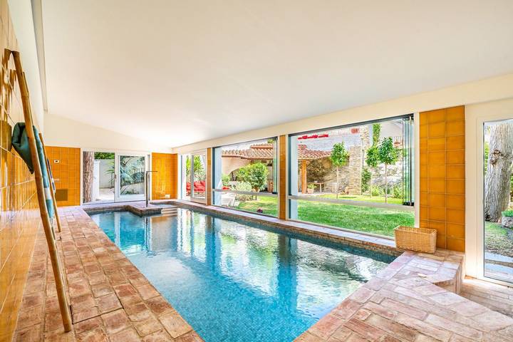 Vakantiewoning voor 20 personen, with Terras and Tuin as well as Zwembad in Cadaques