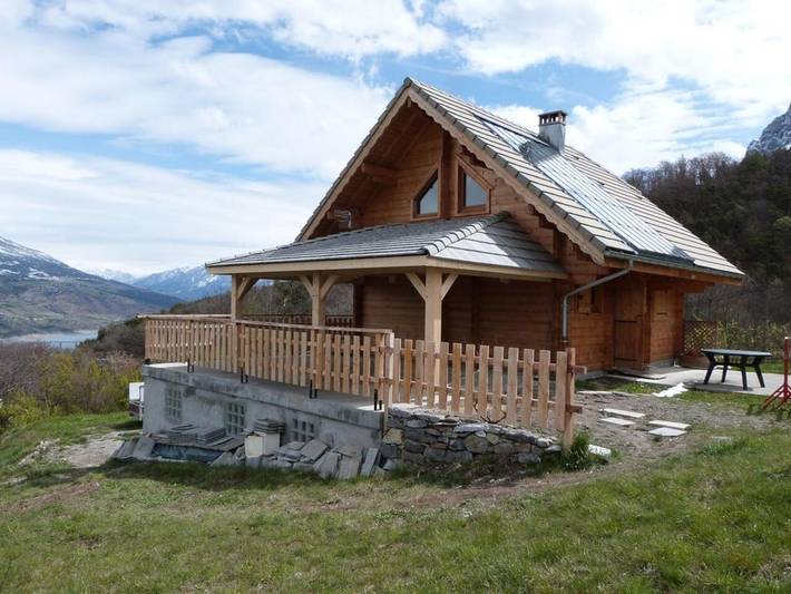 Chalet pour 8 personnes, avec jardin et vue sur le lac dans les Alpes-de-Haute-Provence - 2