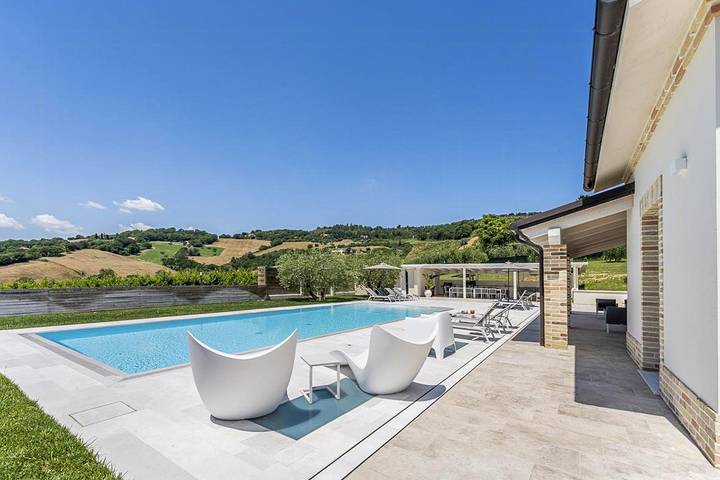 Villa di lusso con piscina nella Valle dell'Aso in Monterubbiano, Provincia di Fermo