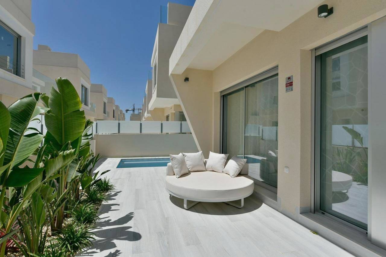 Four-Bedroom House in Pueblo Latino, Pilar de la Horadada