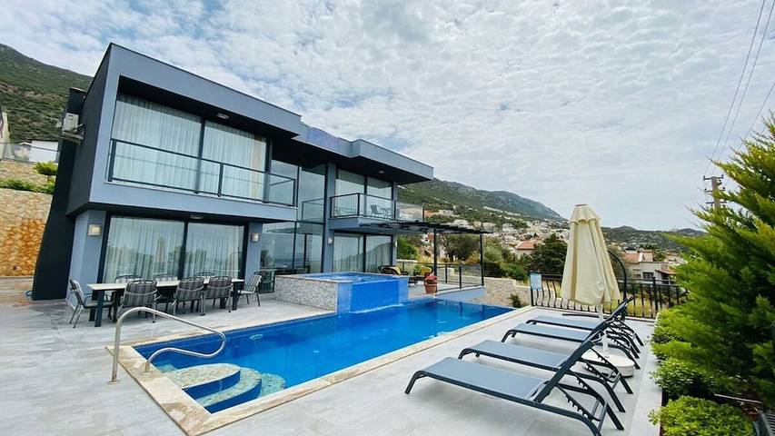 Holiday apartment for 10 people, with terrace in Kalkan