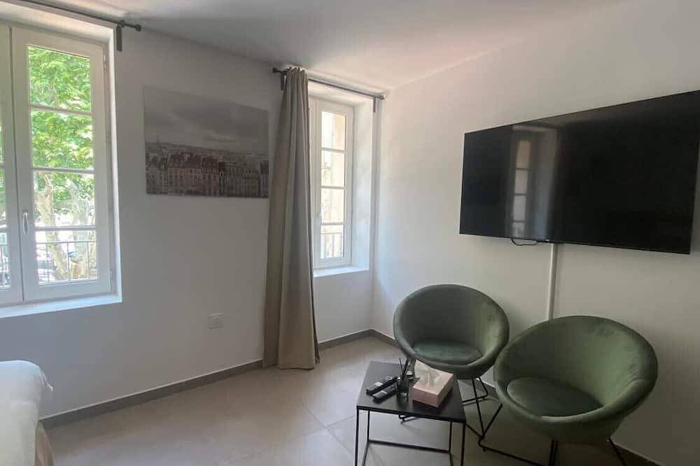 Entire apartment, Studio 302 - studio of 35 m² in Velaux, Aix-en-Provence region