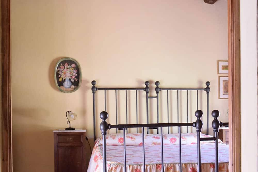Romantic independent country house with garden, between Lucca and Florence in Massa e Cozzile, Pistoia Provinz