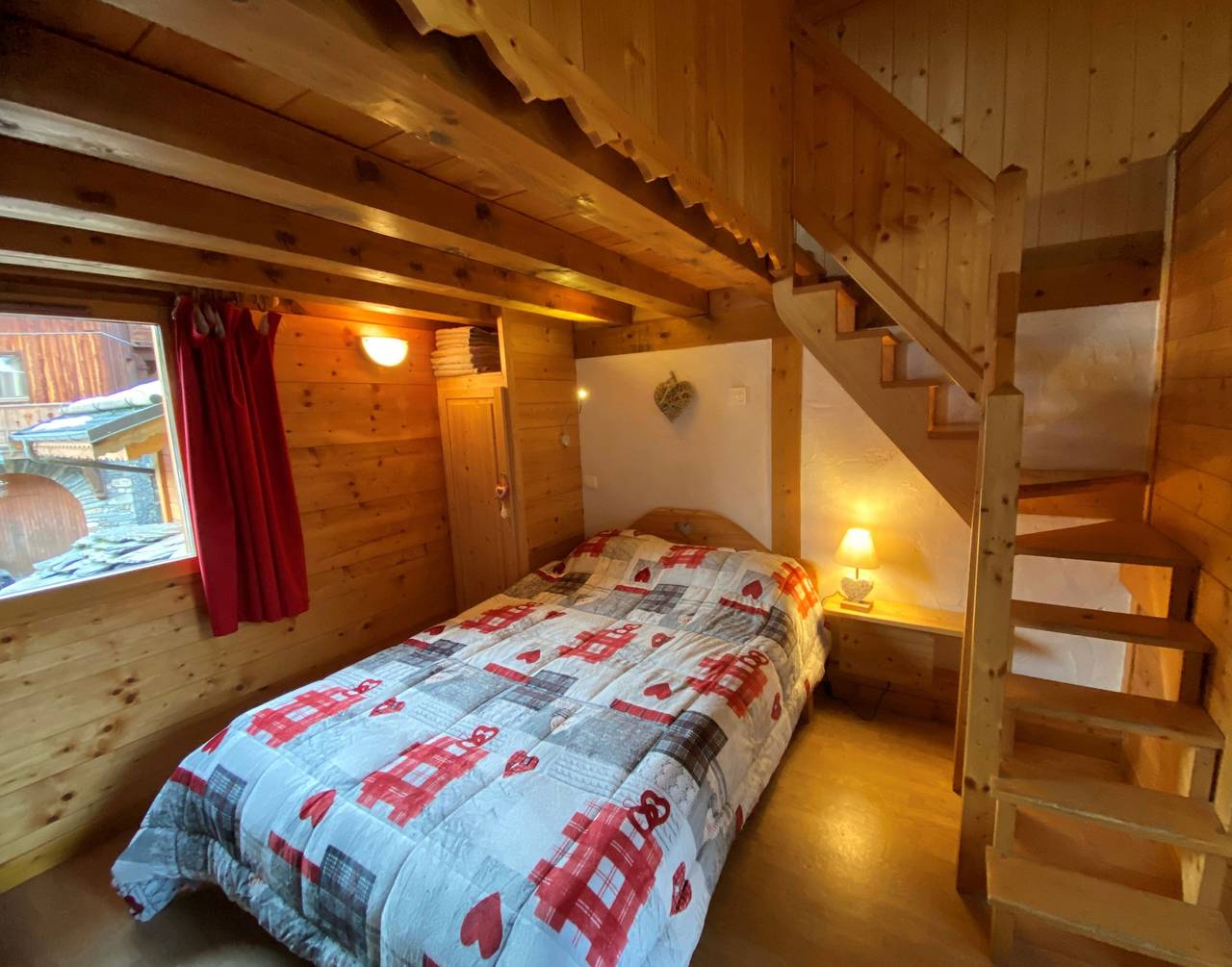 Apartamento entero, Apartamento "Las Dolomitas" con vistas a la montaña, terraza privada y Wi-Fi in La Plagne, Bellentre