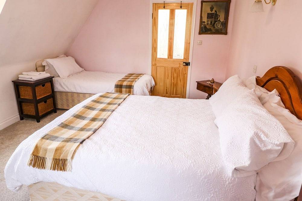 Arch Cottage, family friendly, character holiday cottage in Lincoln in Lincoln, Lincolnshire