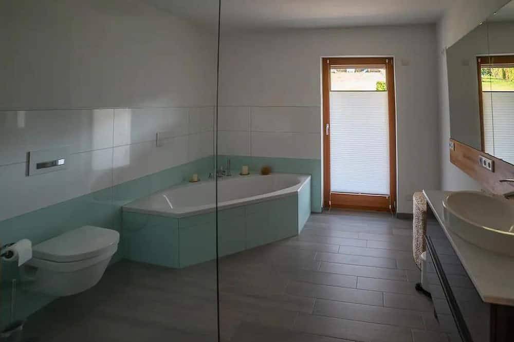 Apartamento entero, Apartment/apartment, shower and bath, Wc, balcony - Ferienwohnung Am Waldrand in Neuenheerse, Bad Driburg