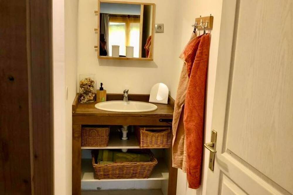 Entire apartment, Kleines Studio am Waldrand - Appartement/fewo, Dusche, Wc, Wohn-/schlafraum in Wissembourg, Wissembourg region