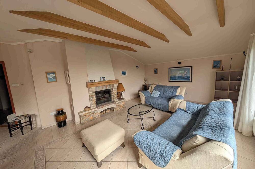 Ferienhaus mit Pool und Ausblick zum Balaton für Familien in Balatonalmadi, Plattensee nordufer