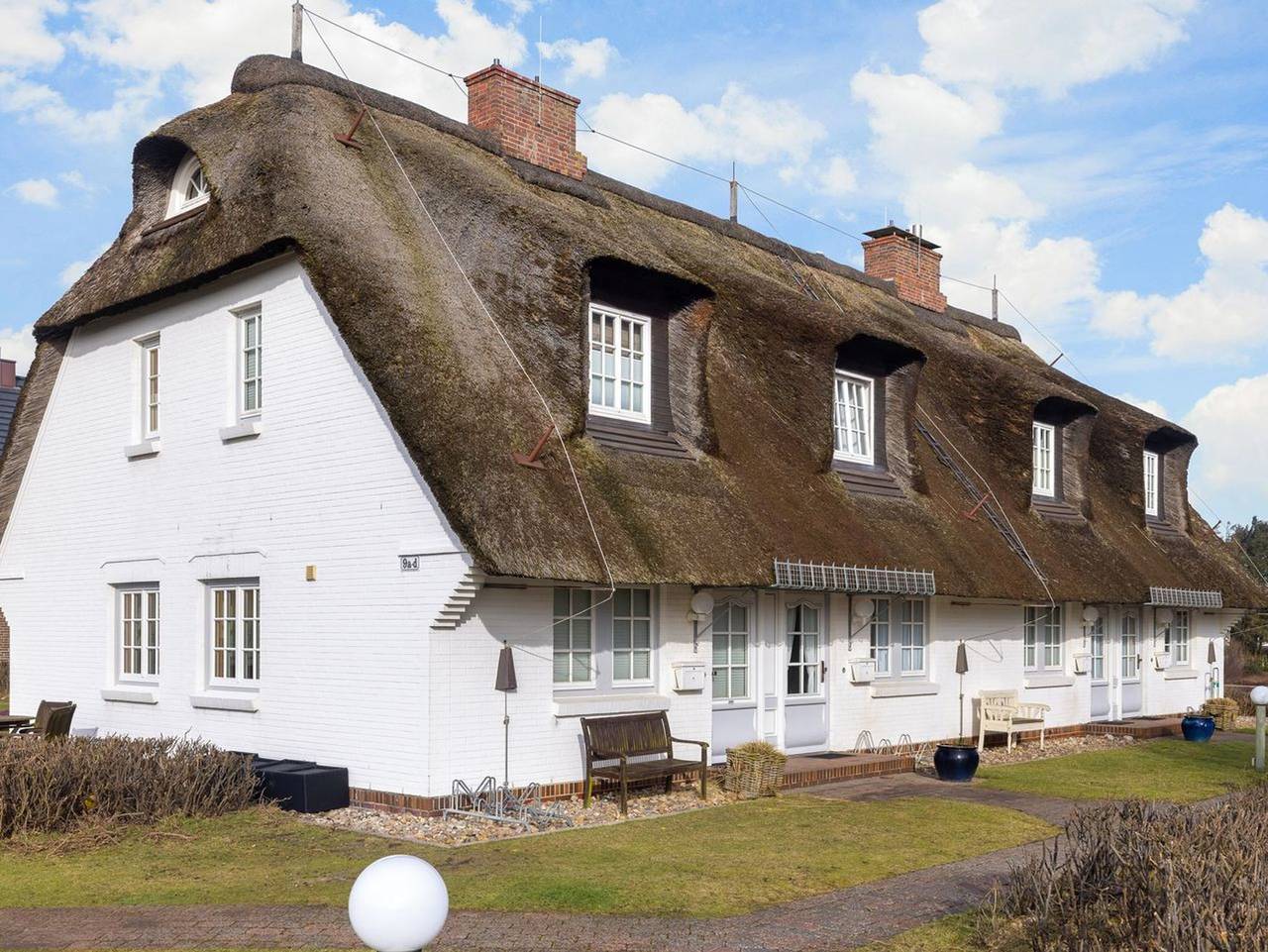 Adis Meerblick Landhaus Arnika - Ferienhaushälfte für bis zu 4 Personen. Strandnah und ruhig gelegen. in Wenningstedt, Sylt