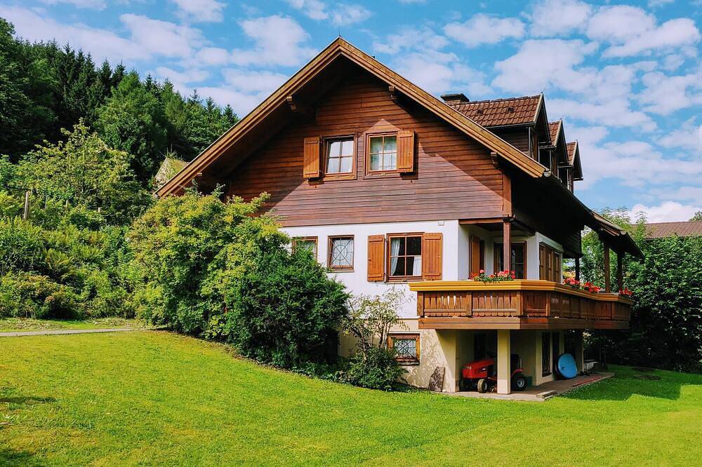 Familienfreundliches Einfamilienhaus, 4 Schlafzimmern, eigener Badesteg & Wifi in Steindorf am Ossiacher See, Oberkärnten