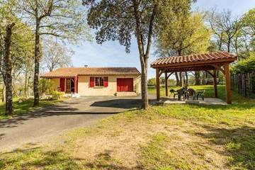 Gîte pour 6 personnes, avec vue et jardin à Cénac-et-Saint-Julien