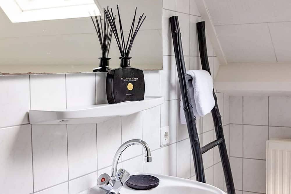 Wunderbares alleinstehendes Ferienhaus für 16 Leute mit  W-Lan, Tv und Terrasse in Losser, Twente