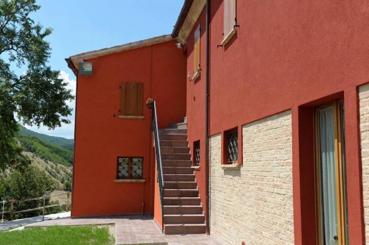 Agriturismo per 8 persone, con Terrazza e Idromassaggio nonché Giardino e Piscina a Acqualagna