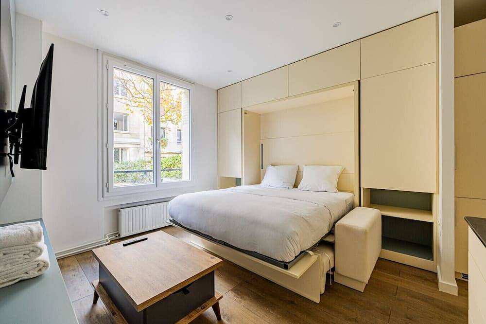 Entire apartment, 12 Bd Jean Mermoz, 92200 Neuilly-sur-Seine, France in Neuilly-sur-Seine, Hauts-de-Seine