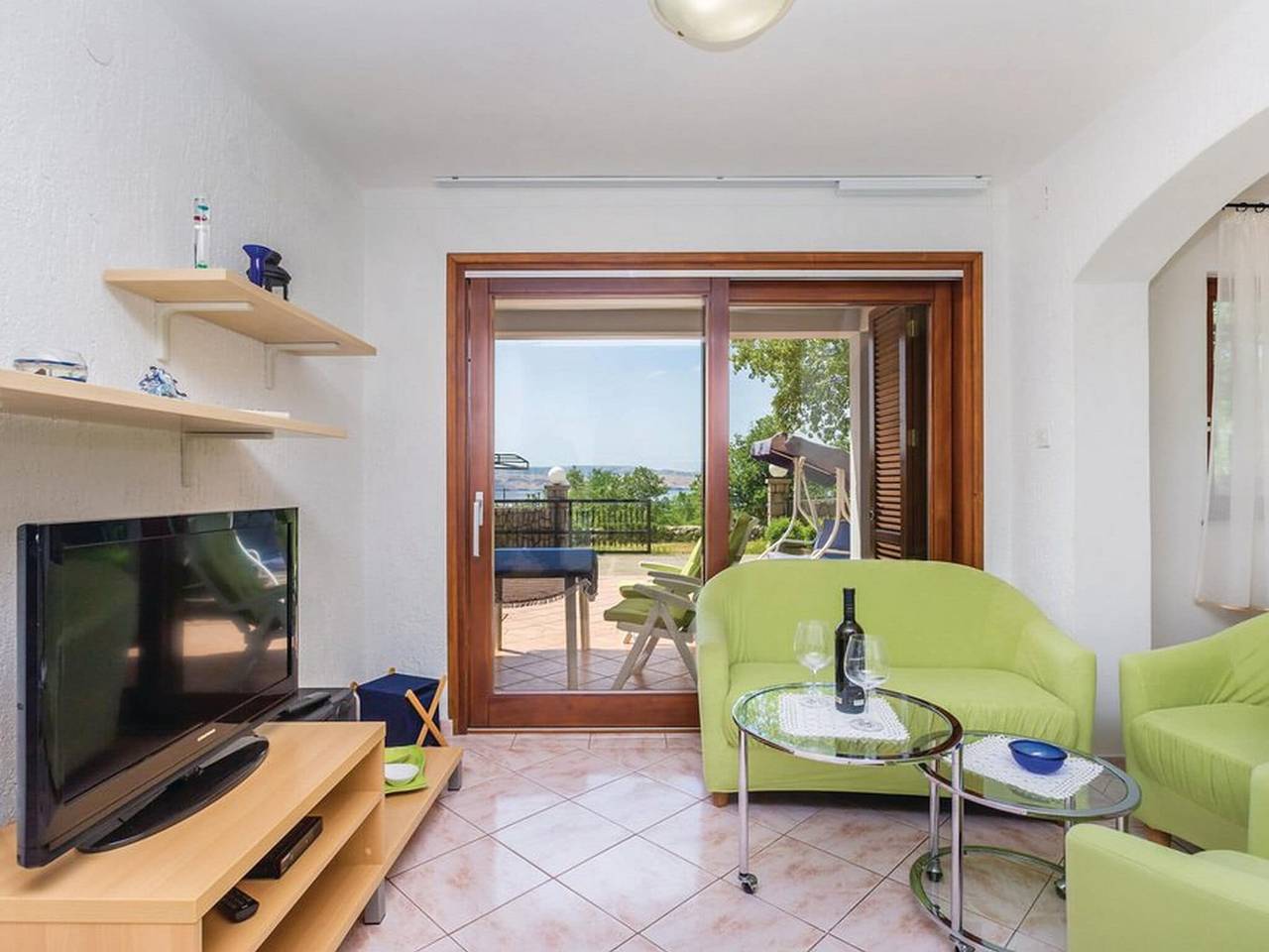 Ganze Wohnung, Apartments Paola - Studio Apartment with Terrace and Sea View in Cesarica, Naturpark Velebit