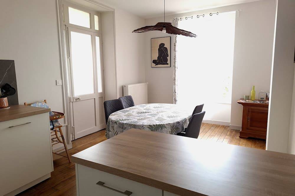 Aux Noces de Paulette Charming house on the ramparts - view and garden in Langres, Haute-Marne