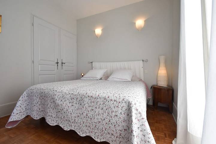 Location de vacances pour 6 personnes, avec Terrasse et Jardin dans Forteresse médiévale de Yèvre le Chatel