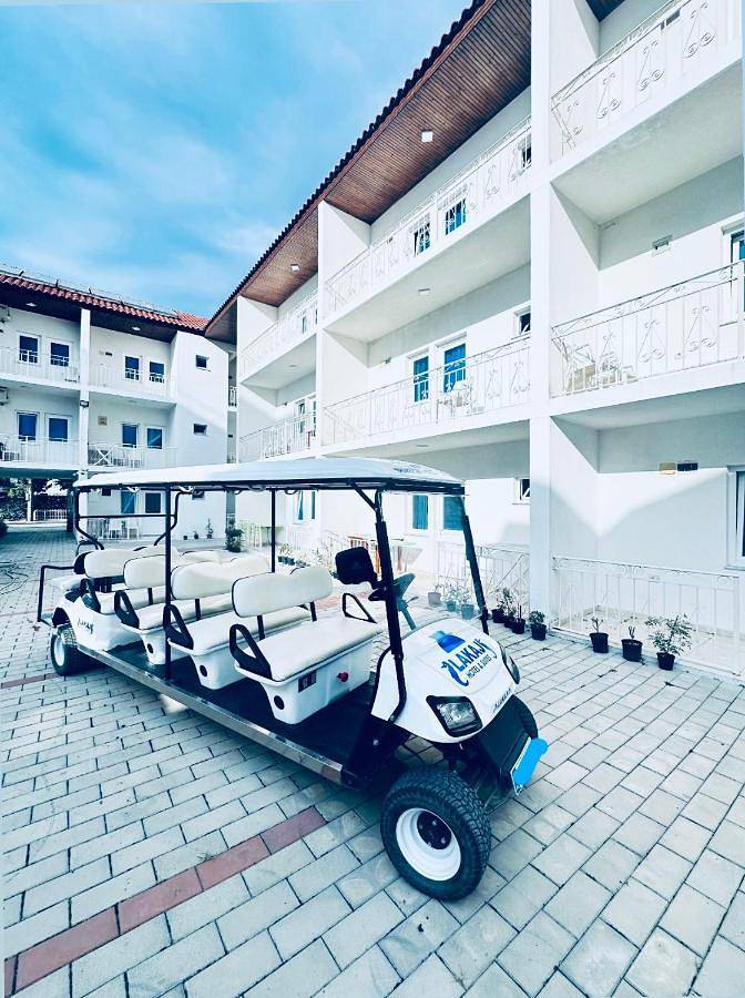 Hôtel pour 3 personnes, avec bassin pour enfant et jardin ainsi que vue et piscine