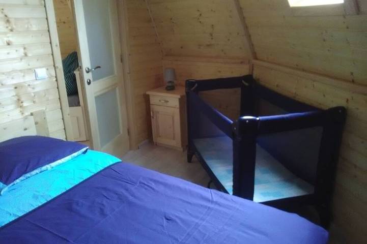 Gîte pour 5 personnes, avec jardin à Champvert - 4