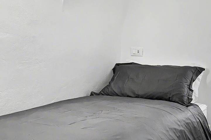 Entire apartment, Beautiful Flat with Rooftop Terrace, 4 Beds, 4 Baths, AC, Free Wifi and Garage in Dolceacqua, Ligurian Alps
