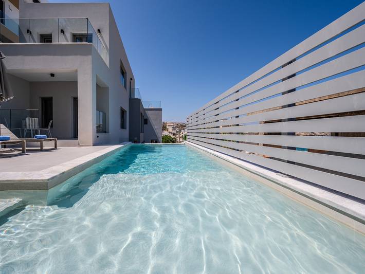 Ferienhaus für 15 Personen, mit Balkon und Terrasse sowie Garten und Pool