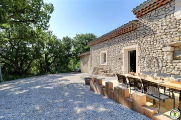 Gîte pour 6 personnes, avec terrasse dans la Drôme