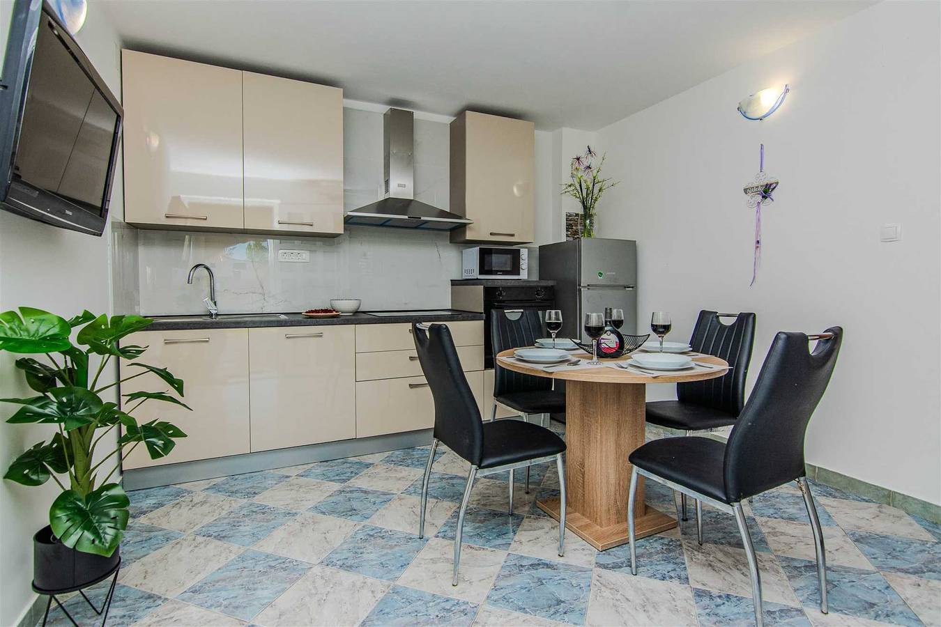 Ganze Wohnung, Fewo in ruhige Lage | Für 4 Personen | 120 m vom Strand in Nin, Zadar