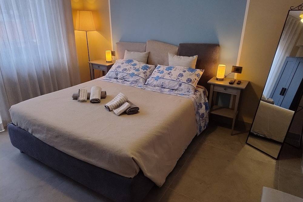 Apartamento entero, Your New Holiday Home! in Ostia, Roma
