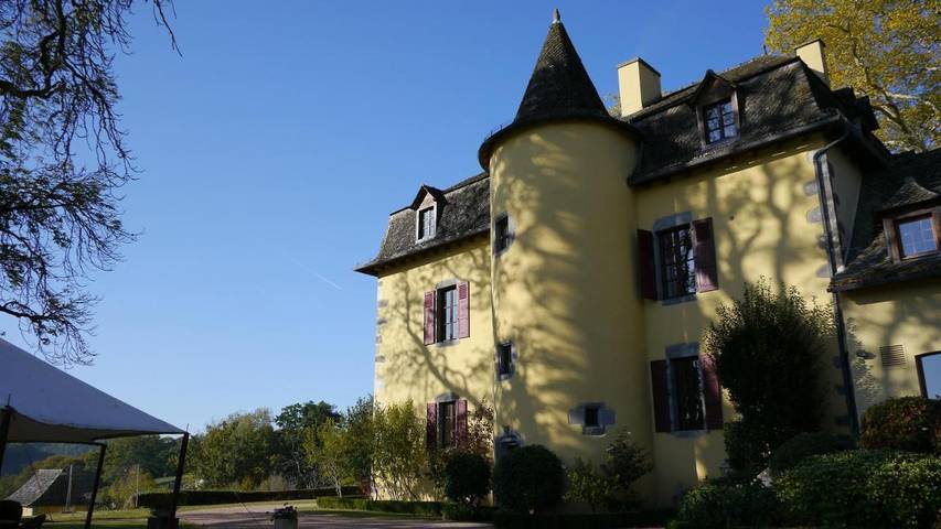 Hôtel pour 2 personnes, avec jardin et piscine à Vézac (Cantal)