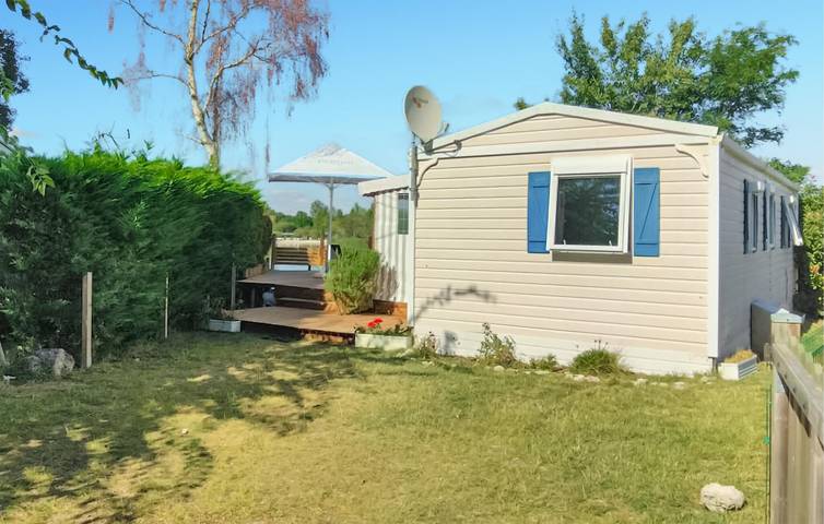 Ferienhaus für 6 Personen, mit Seeblick und Terrasse sowie Garten und Pool in Frankreich - 3