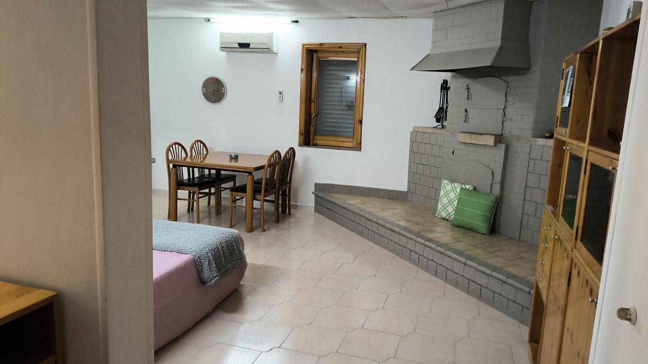 Appartamento intero, Casa vacanza con terrazza secondo piano in Laterza, Provincia di Taranto