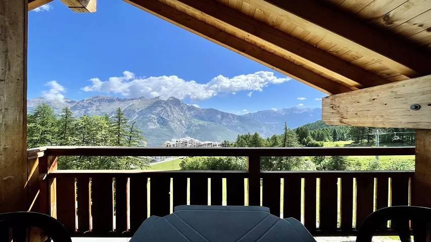 Chalet pour 8 personnes, avec sauna ainsi que piscine et vue à Puy-Saint-Vincent
