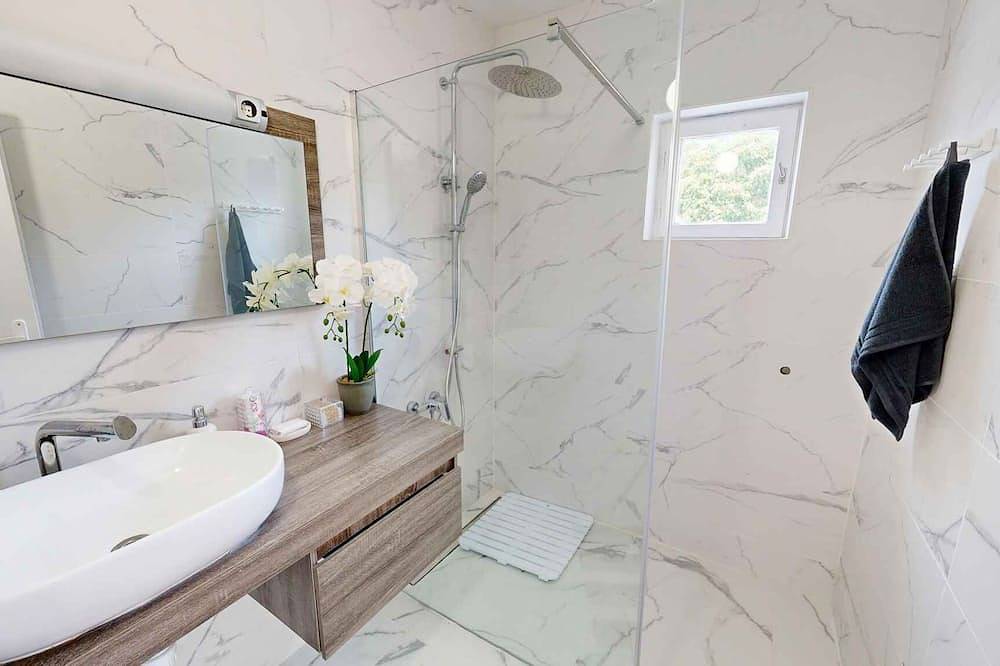 Ganze Wohnung, Ferienwohnung mit Pool, Whirpool, Sauna und Badefass in Balatonszabadi, Siófok und Umgebung