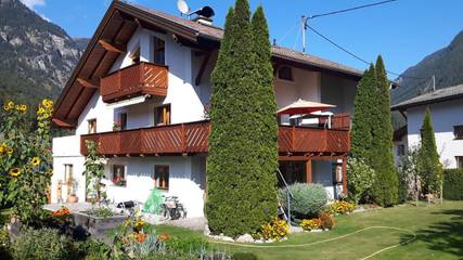 Ferienwohnung für 8 Personen, mit Ausblick und Garten in Pfunds