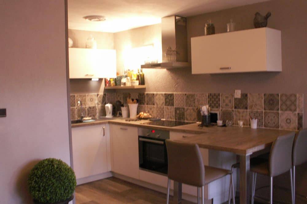 Hel lejlighed, T2 cute with terrace and garden, 1 min from the port of Brusc, 4 min from the beaches. in Le Brusc, Six-Fours-les-Plages