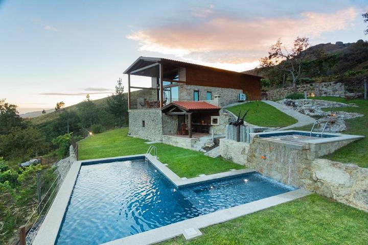 Chalet para 9 pessoas, com Varanda e Jacuzzi e ainda Terraço and Jardim em Vila Verde